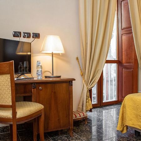 Le Stanze Del Vicere Boutique Hotel Наполи Екстериор снимка