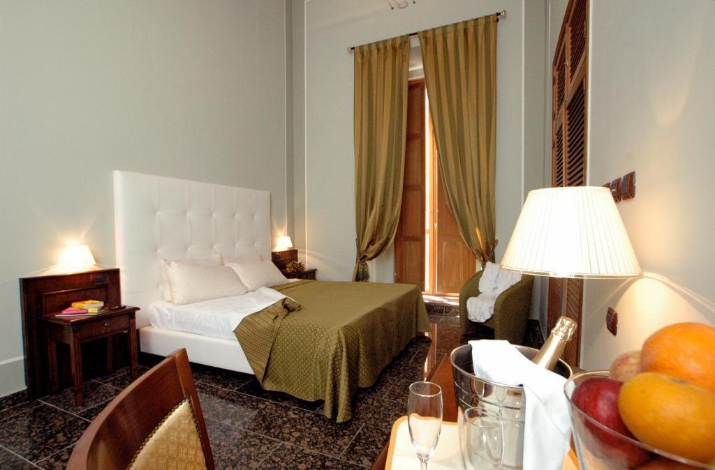 Le Stanze Del Vicere Boutique Hotel Наполи Стая снимка