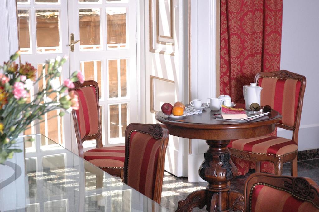 Le Stanze Del Vicere Boutique Hotel Наполи Екстериор снимка
